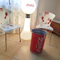 lampada anni 70 e due sedie Flos 