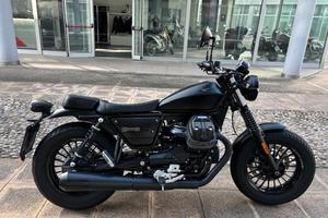 Moto Guzzi V9 - 2023