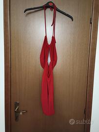 vestito rosso particolare