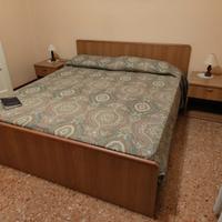 LETTO MATRIMONIALE CON COMODINI