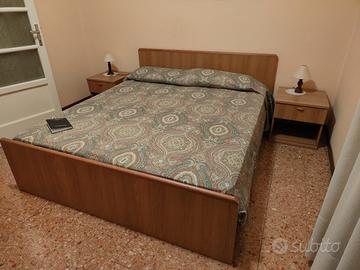LETTO MATRIMONIALE CON COMODINI