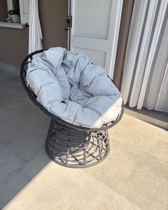 Poltrona in rattan sintetico nero con cuscino