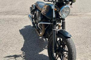 Moto guzzi v7 stone