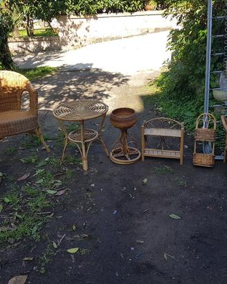 tavolo sedie porta ombrelli  ecc