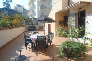 Splendido e fresco piano terra 20 mt da mare