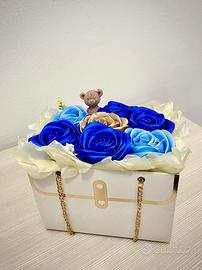 Fiori in nastrodi raso/candela a forma di orsetto