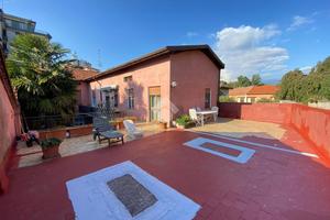 CASA SEMINDIPENDENTE A CANTÙ