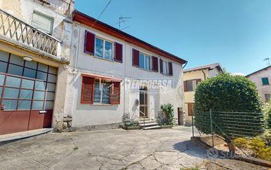 SOLUZIONE INDIPENDENTE CON GIARDINO PRIVATO DI 250