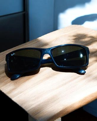 Occhiali da sole Ray-Ban RB4151 in nero Classic

