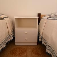 comodino bianco
