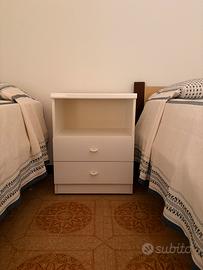 comodino bianco