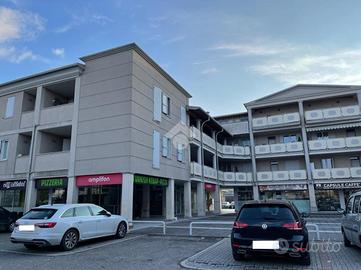 NEGOZIO A MONTICHIARI