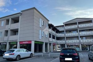 NEGOZIO A MONTICHIARI