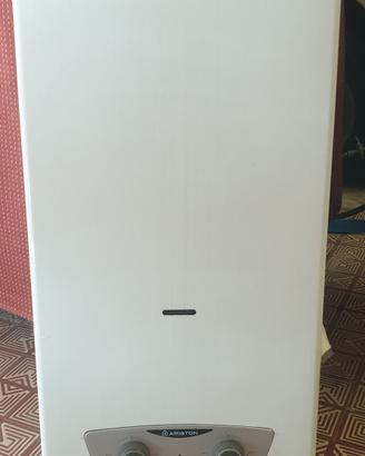 SCALDABAGNO A GAS ARISTON FAST