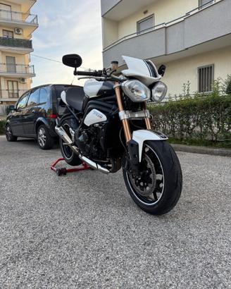 Triumph speed triple