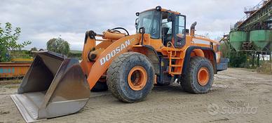 Pala gommata Doosan 450