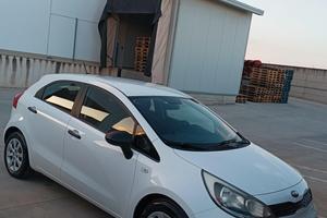 Kia Rio 1.1 Diesel 75CV OK NEOPATENTATI!