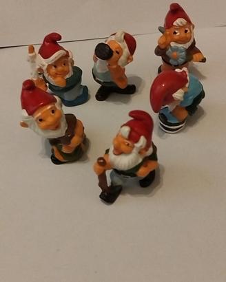 6 personaggi sorpresine come da foto 