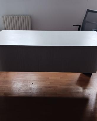 SCRIVANIA PER UFFICIO CON POLTRONA E SEDIE