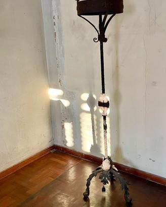 Lampadario a stelo  antico 