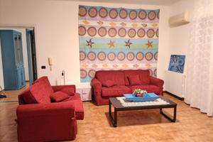 Luminoso appartamento arredato con vista mare