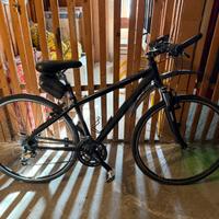 Bici cambio Shimano e forcella regolabile