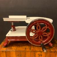 Affettatrice orizzontale restaurata colore rosso