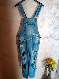 Salopette di jeans strappata da donna in denim 