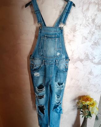 Salopette di jeans strappata da donna in denim 
