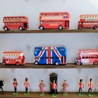 Collezione vintage 6 bus metallo e 9 soldatini