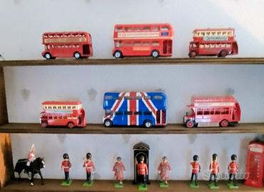 Collezione vintage 6 bus metallo e 9 soldatini