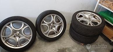 Cerchi in lega con gomme Pirelli