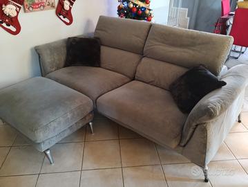 Poltrone e sofà divano tre posti con pouf 