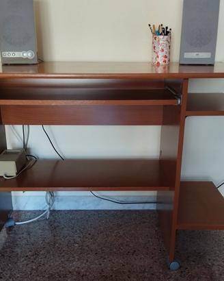Postazione pc in buono stato d'uso