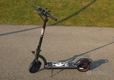 Monopattino elettrico Nilox NBA 
