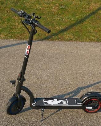 Monopattino elettrico Nilox NBA 