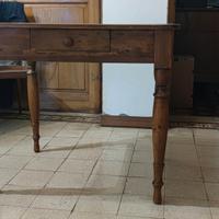 Tavola piccola con cassetto 