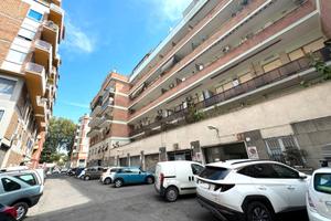 Magliana - locale commerciale ad uso investimento