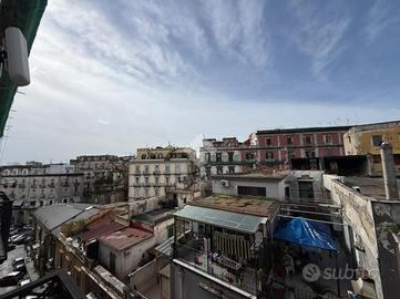 MULTILOCALE A NAPOLI