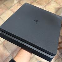 PlayStation 4 come nuova con joystic
