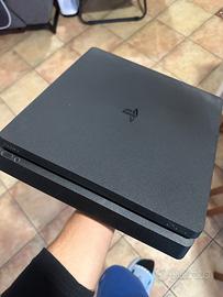 PlayStation 4 come nuova con joystic