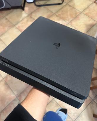 PlayStation 4 come nuova con joystic