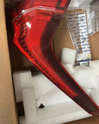 Fanale posteriore sx Volvo xc60 codice 32228914