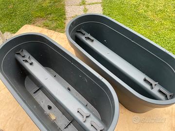 2 Vasi portafiori da ringhiera