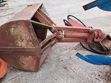 Trattore fiat 550 640 benna mordente usata per esc