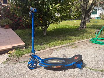 Monopattino Elettrico Razor E90 per bambini
