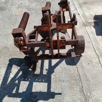 Aratro 3 vomeri a molle