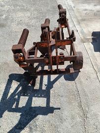 Aratro 3 vomeri a molle