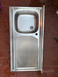 Lavello cucina con scolatoio