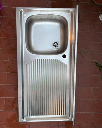 Lavello cucina con scolatoio